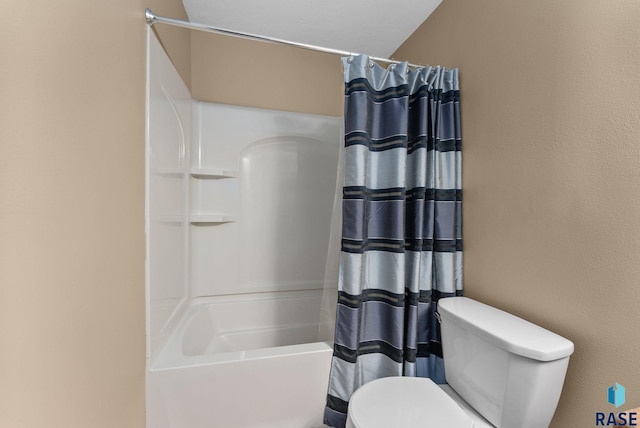 full bath featuring toilet and shower / bath combo with shower curtain