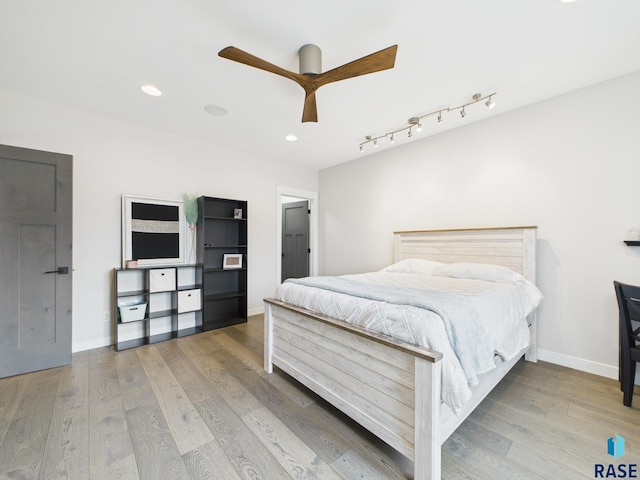 bedroom with recessed lighting, baseboards, wood finished floors, and ceiling fan