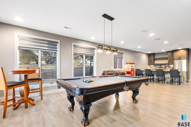 game room with visible vents, light wood-style flooring, billiards, recessed lighting, and baseboards