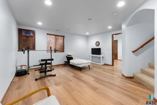 workout area featuring recessed lighting, light wood-style floors, and baseboards