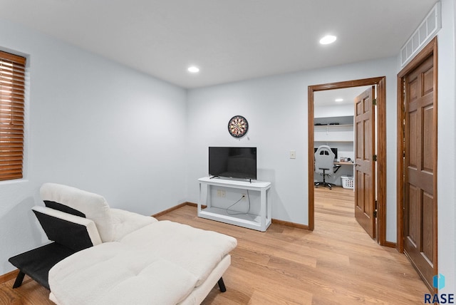 living area with baseboards, recessed lighting, visible vents, and light wood-type flooring