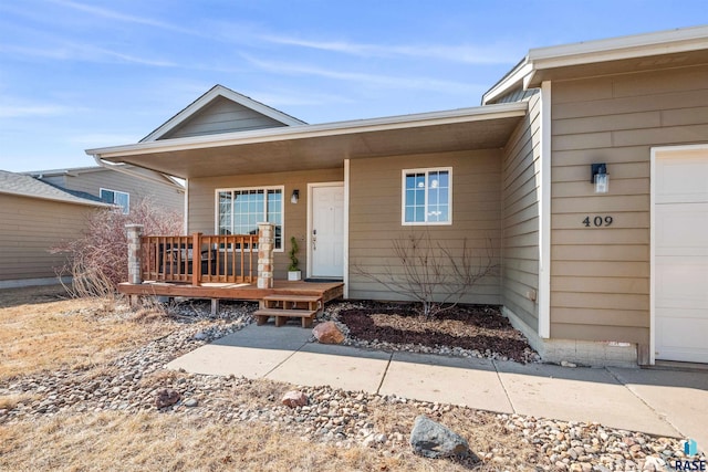 property entrance with covered porch