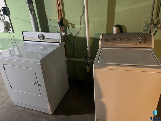 washroom featuring laundry area and washing machine and dryer