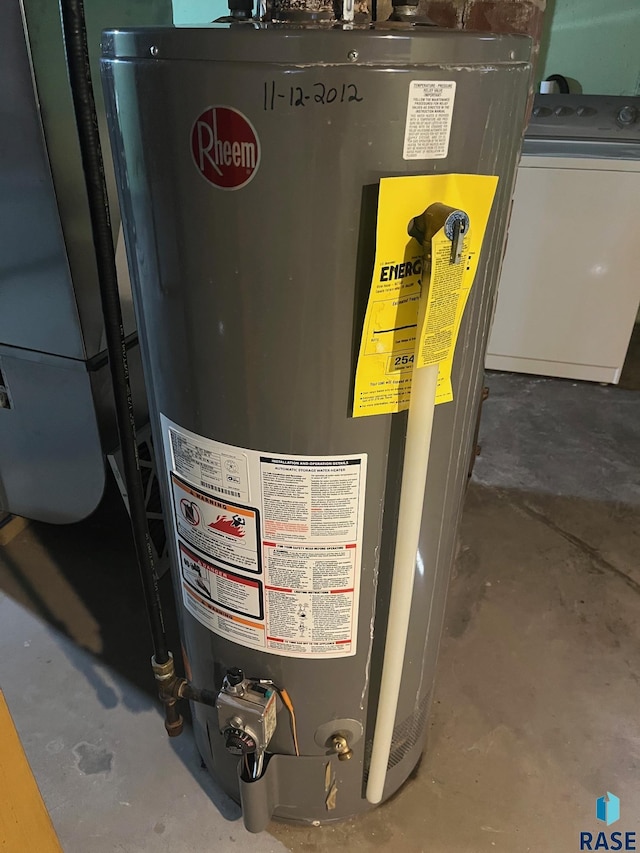 utilities with washer / dryer and water heater