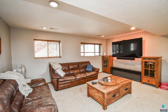 living area with baseboards, visible vents, carpet floors, and recessed lighting