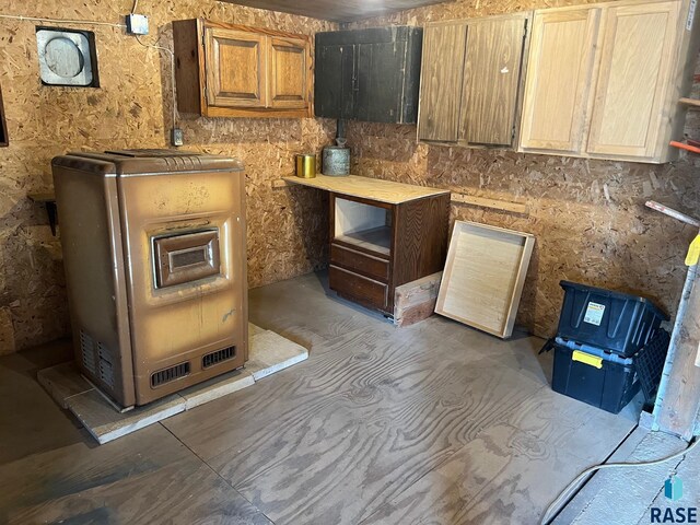 1220 NE 3rd St, Madison, SD 57042 - interior space