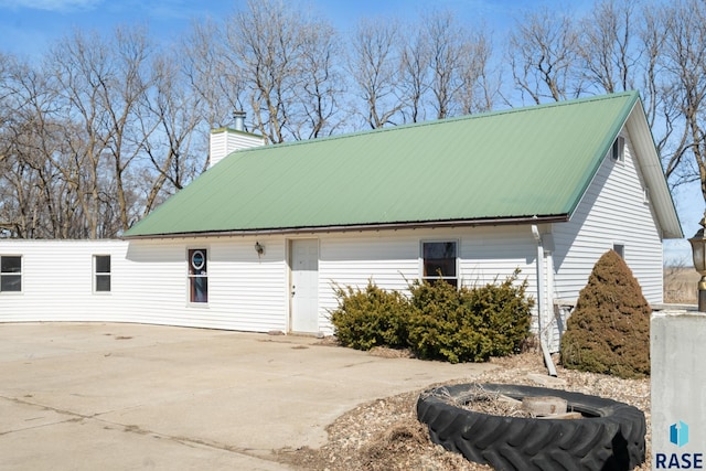 29783 Frog Creek Rd, Centerville, SD 57014 - garage with concrete driveway