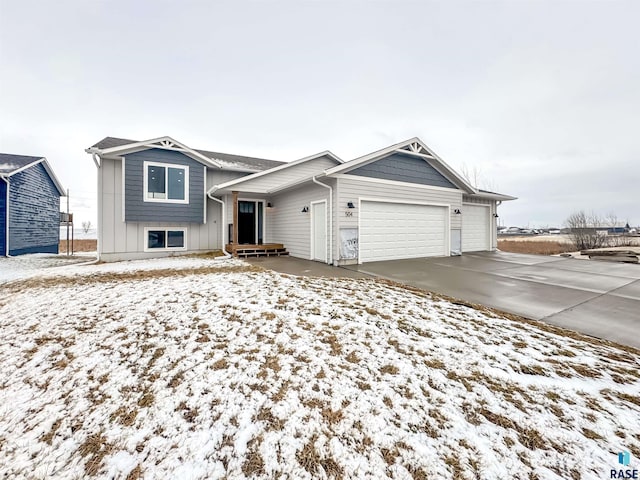 view of front facade featuring a garage and concrete driveway