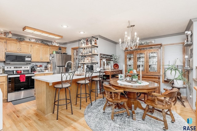 dining room with recessed lighting, an inviting chandelier, light wood-style floors, and crown molding