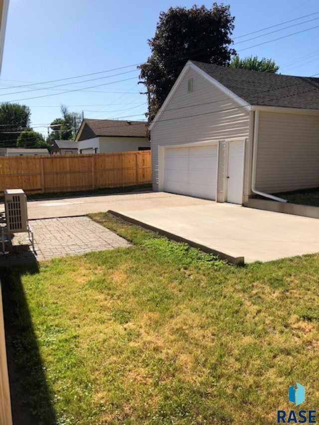 3016 E 20th St, Sioux Falls, SD 57103 - detached garage with fence