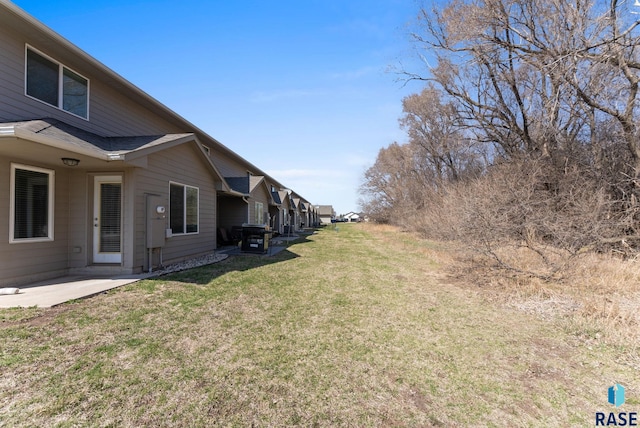view of yard with a patio