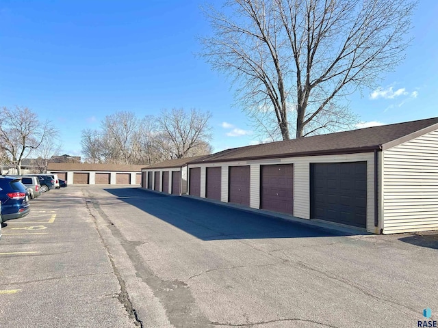 320 N Western Ave, Sioux Falls, SD 57104 - view of garage