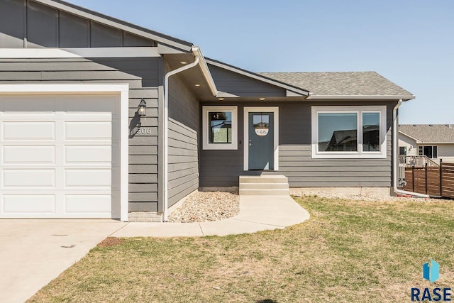 view of front of property with a front lawn and an attached garage