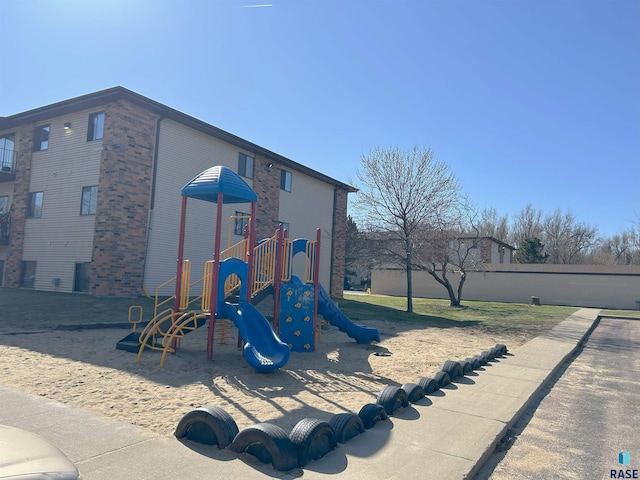 901-909 N Cleveland Ave, Sioux Falls, SD 57103 - view of community jungle gym