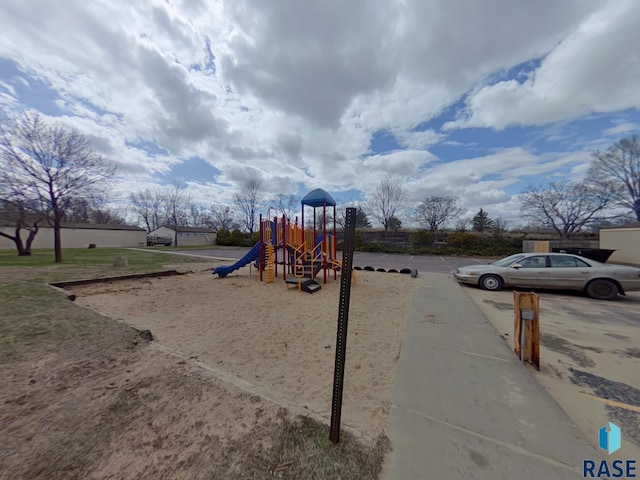 901-909 N Cleveland Ave, Sioux Falls, SD 57103 - view of community play area