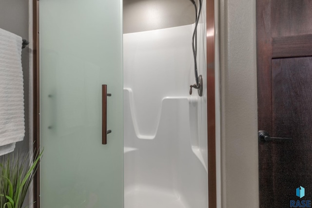 full bathroom featuring a shower stall