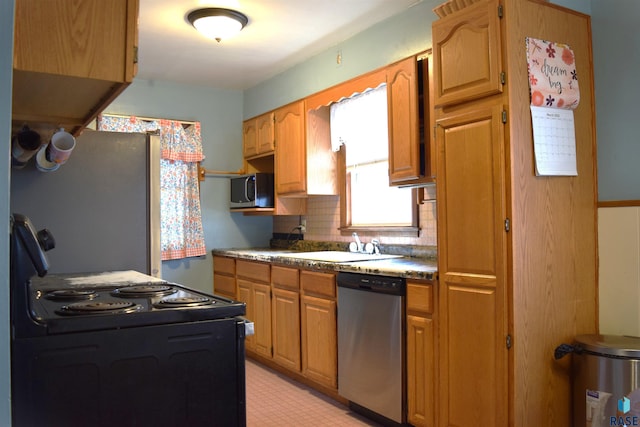 kitchen featuring decorative backsplash, a sink, and stainless steel appliances