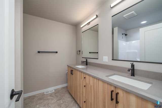 full bathroom featuring visible vents, baseboards, and a sink