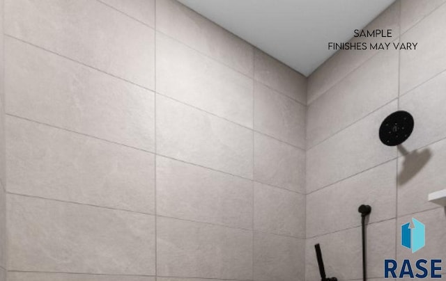 8312 E Wicker Ct, Sioux Falls, SD 57110 - room details featuring a tile shower
