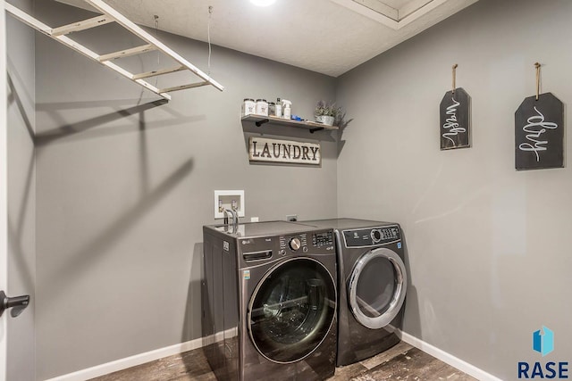 laundry room featuring independent washer and dryer, laundry area, baseboards, and wood finished floors