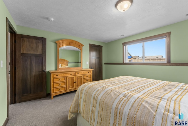 5320 S Solono Ave, Sioux Falls, SD 57108 - carpeted bedroom featuring visible vents and a textured ceiling
