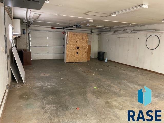 1131 Williams St, Larchwood, IA 51241 - view of garage