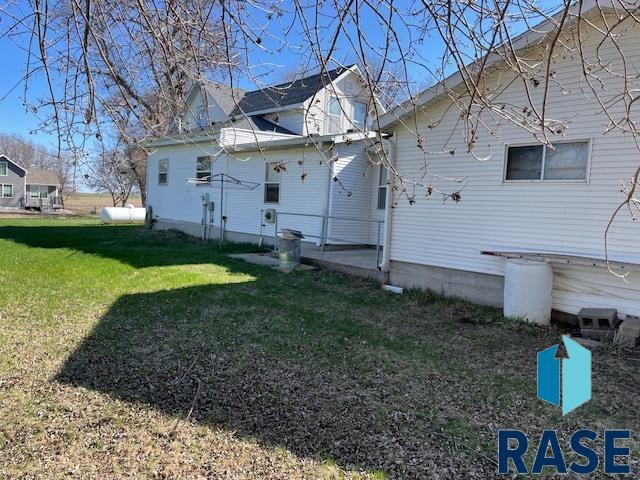 1131 Williams St, Larchwood, IA 51241 - back of house with a lawn