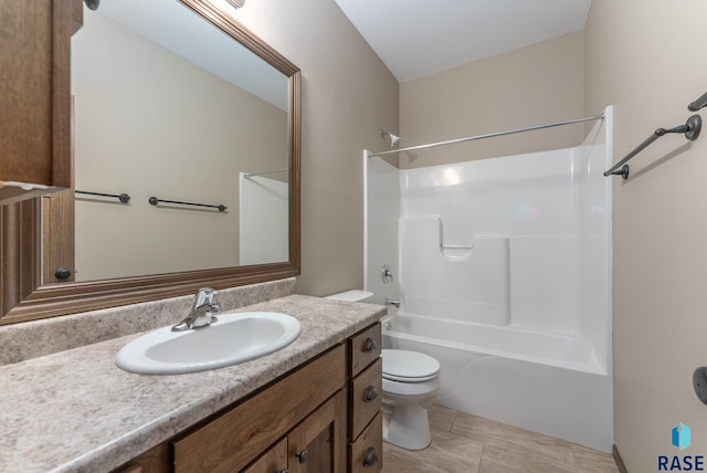3508 E Prairie Wind St, Sioux Falls, SD 57108 - full bath featuring toilet, vanity, and bathing tub / shower combination
