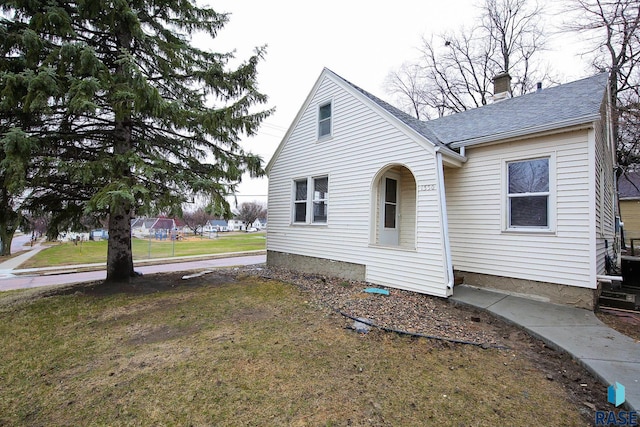 1330 W 14th St, Sioux Falls, SD 57104 - bungalow-style house featuring a front lawn, a shingled roof, and a chimney