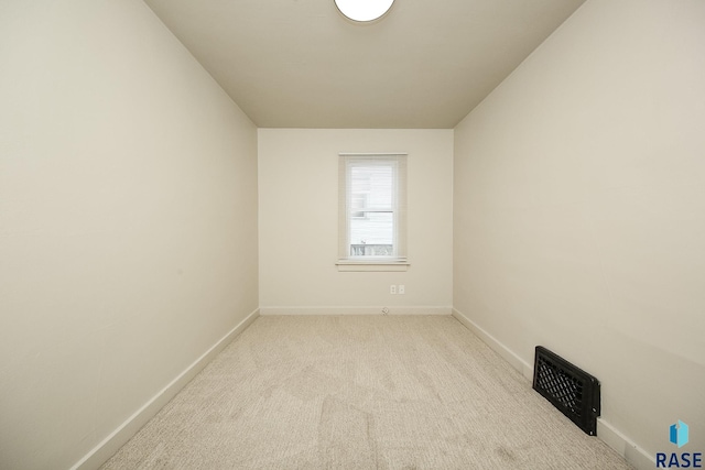 1330 W 14th St, Sioux Falls, SD 57104 - carpeted empty room with visible vents and baseboards
