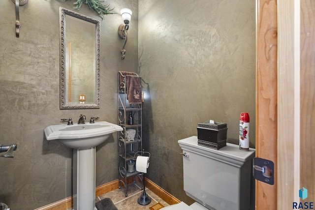 6301 S Grand Prairie Dr, Sioux Falls, SD 57108 - half bath featuring baseboards, a sink, and toilet
