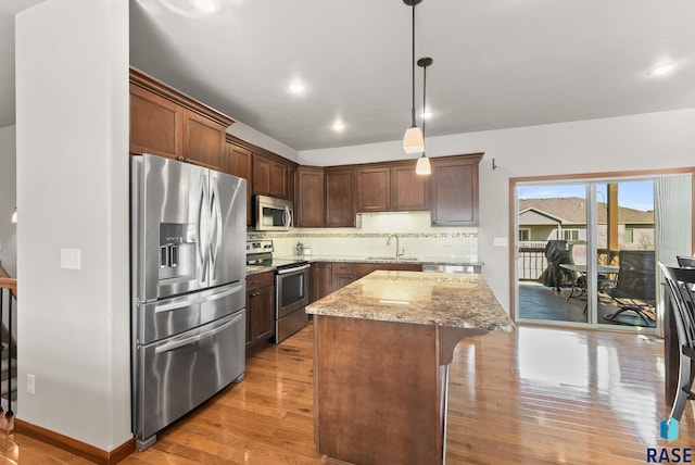 5508 S Sirocco Ave, Sioux Falls, SD 57108 - kitchen featuring a sink, a center island, stainless steel appliances, and light wood-type flooring
