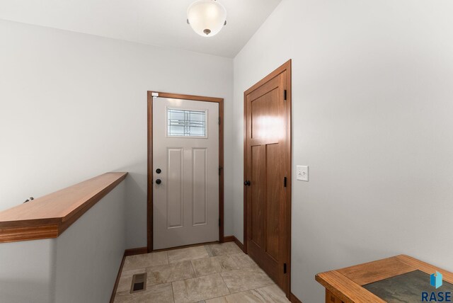 5508 S Sirocco Ave, Sioux Falls, SD 57108 - entryway featuring visible vents and baseboards