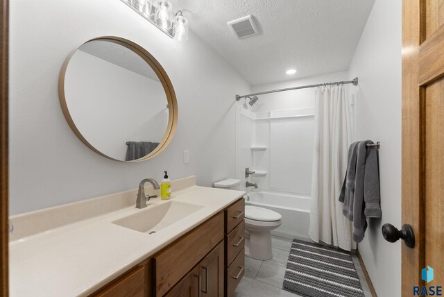 5508 S Sirocco Ave, Sioux Falls, SD 57108 - full bathroom featuring shower / bath combo, a textured ceiling, toilet, visible vents, and vanity