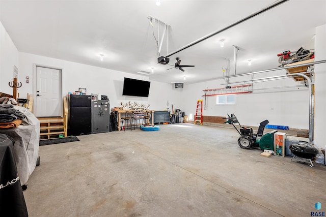 812 Sarah C Cir, Garretson, SD 57030 - garage featuring a garage door opener