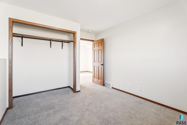 unfurnished bedroom featuring visible vents, baseboards, and carpet floors