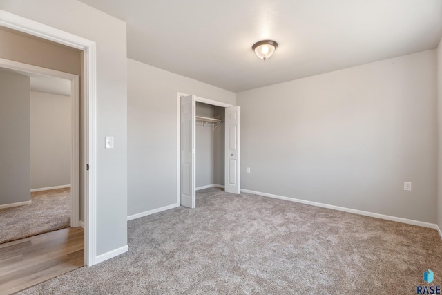 unfurnished bedroom featuring carpet, a closet, and baseboards
