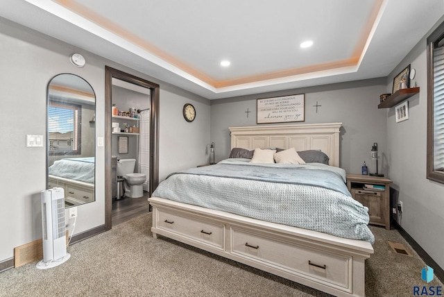 bedroom featuring visible vents, recessed lighting, a tray ceiling, and carpet flooring