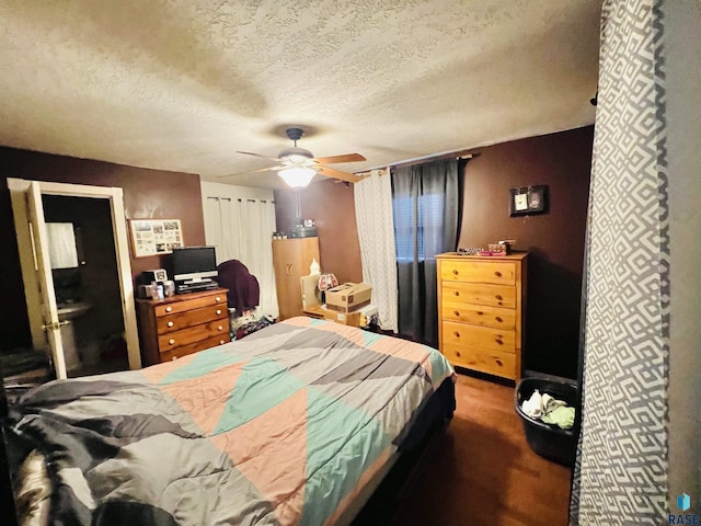 bedroom featuring ceiling fan, a textured ceiling, and carpet flooring