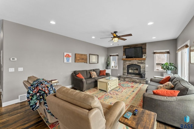 living room featuring recessed lighting, wood finished floors, baseboards, visible vents, and a ceiling fan