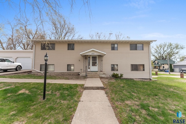 split foyer home featuring a front yard