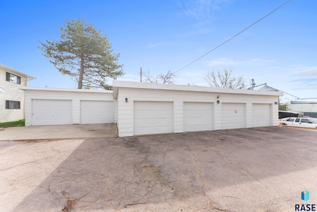 505 E 4th St, Canton, SD 57013 - view of garage