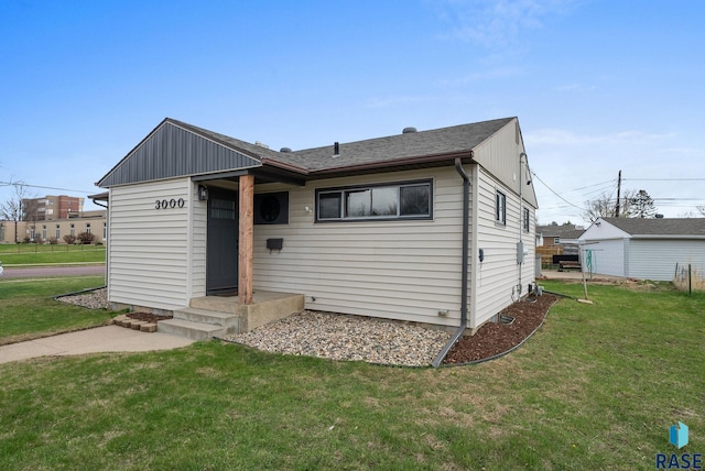view of front of house featuring a front yard