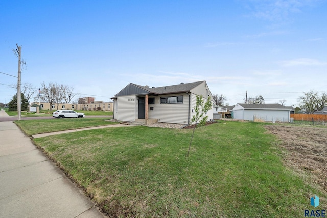 ranch-style house featuring a front yard and entry steps