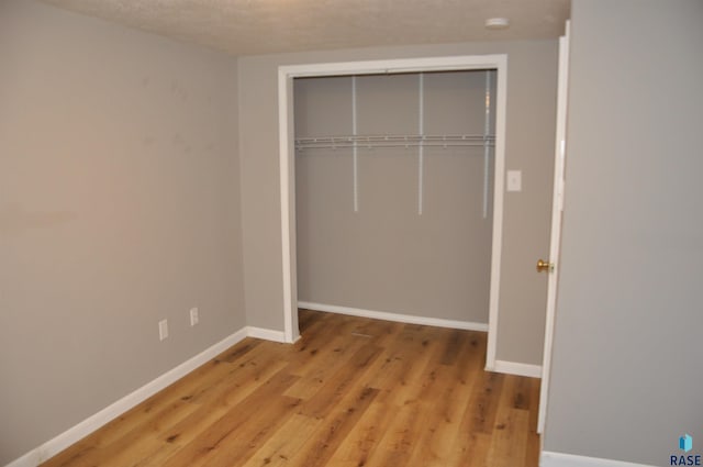 2911 S Norton Ave, Sioux Falls, SD 57105 - unfurnished bedroom featuring baseboards, a closet, and light wood-type flooring