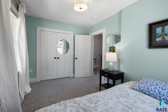 bedroom with carpet flooring, baseboards, and a closet