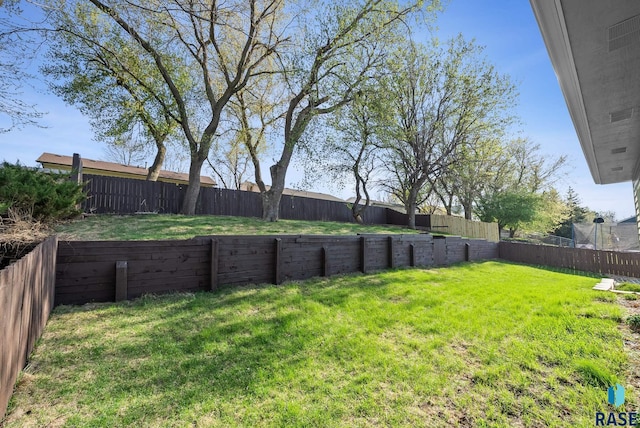 5215 E Belmont St, Sioux Falls, SD 57110 - view of yard featuring a fenced backyard