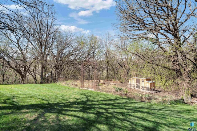 1705 N Deer Hollow Cir, Sioux Falls, SD 57110 - view of yard with a wooded view and an outdoor structure