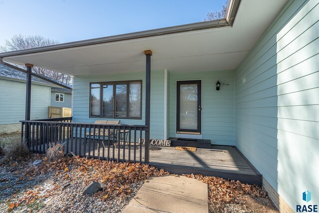 entrance to property featuring covered porch