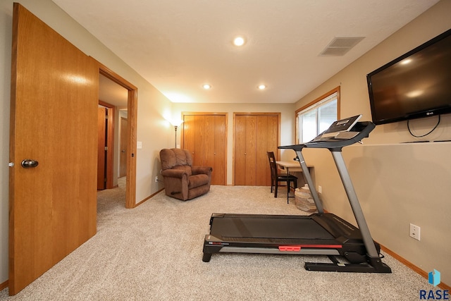 3219 S Grace Ave, Sioux Falls, SD 57103 - exercise room featuring visible vents, recessed lighting, baseboards, and carpet floors
